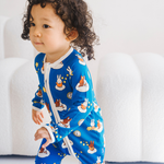 Baby im ZIPSTER x Miffy „Starry Sleep“-Bambus-Strampler