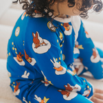 Baby im ZIPSTER x Miffy „Starry Sleep“-Bambus-Strampler